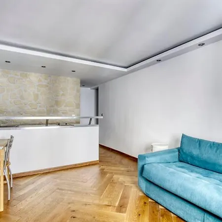 Apartment A Deux Pas De L'elysee Luxe Et Confort Au Coeur De Paris