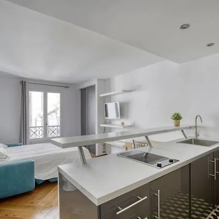 A Deux Pas De L'elysee Luxe Et Confort Au Coeur De Apartment